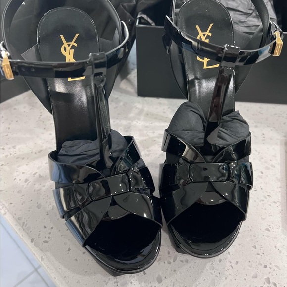 Saint Laurent
Tribute Platform Sandals in Smooth Leather - Picture 3 of 10